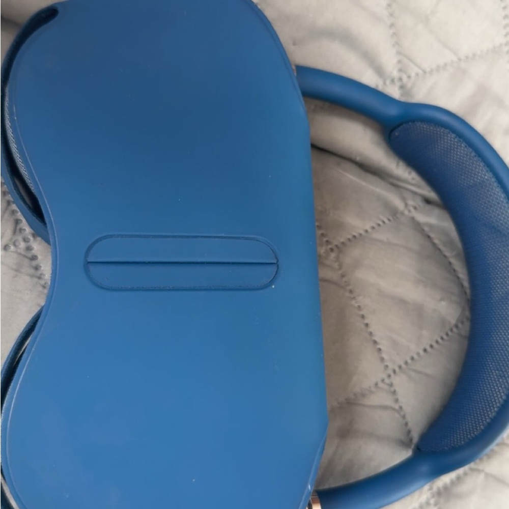Apple AirPod maxs